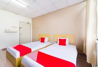 OYO 89461 Cp Hotel allows 18 year olds to book a room