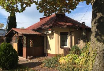 Ma  y domek - Zielonka has Balcony rooms