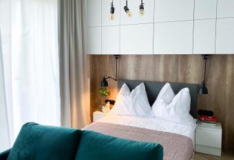 ONE Apartamenty G  siorowskich 4 allows 18 year olds to book a room