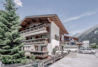 Corso`s Annabell - Bed & Breakfast has Balcony rooms