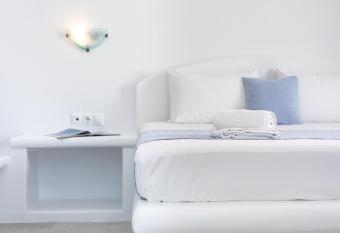 Zas Studios allows 18 year olds to book a room