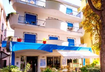 Hotel Adria B&B - Colazione fino alle 12 has Balcony rooms