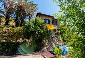 Villa Monet, 200 mt dal mare, clima, Wi-Fi has Balcony rooms