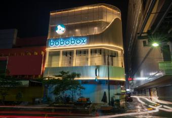 Bobobox Alun Alun allows 18 year olds to book a room