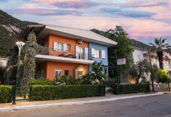 Tsertos Apartments has Balcony rooms