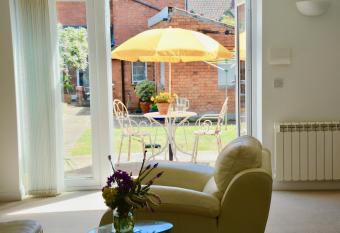 glastonbury town garden house allows 18 year olds to book a room