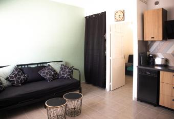 le studio du Grazel allows 18 year olds to book a room