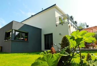 Chambres du Bout du Monde has Balcony rooms
