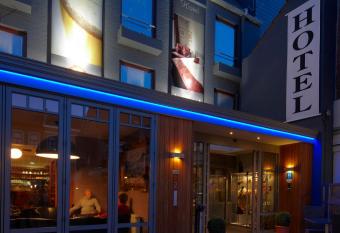 Hotel Ambiotel allows 18 year olds to book a room