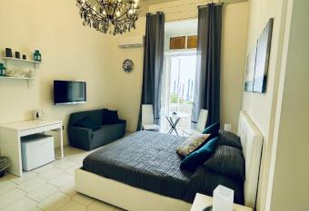 Be Happy Salerno allows 18 year olds to book a room