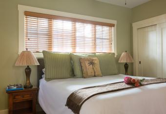 1906 Lodge has Balcony rooms