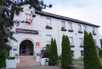 Hi Vancouver Jericho Beach - Hostel allows 18 year olds to book a room