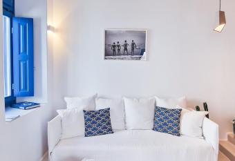 Mykonos Chora I & Mykonos Chora II allows 18 year olds to book a room