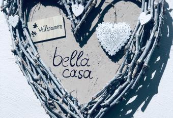 Bella Casa, exklusives Ferienhaus mit Garten allows 18 year olds to book a room