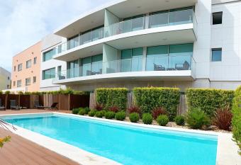 Cascais Avenida Loft- by ONARTstays allows 18 year olds to book a room