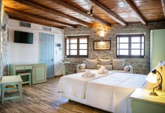 Trapela Areopolis, Boutique Hotel allows 18 year olds to book a room