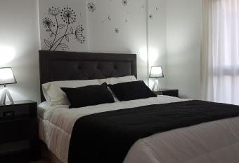 Departamento de Catagoria M&L allows 18 year olds to book a room