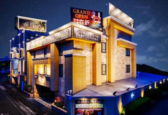 HOTEL LUNA Izumiotsu (Adult Only) allows 18 year olds to book a room