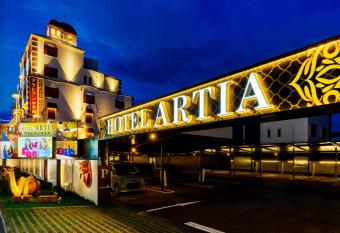 HOTEL Artia Izumiotsu (Adult Only) allows 18 year olds to book a room