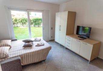 Prestige du Lac 3 allows 18 year olds to book a room