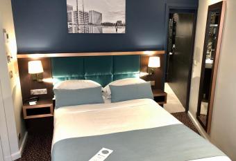 Best Western Empire Elysees allows 18 year olds to book a room