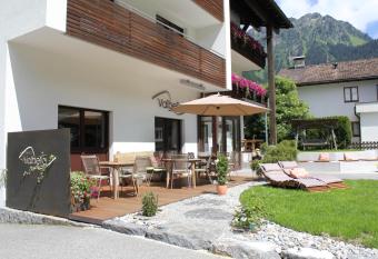 Valbella Bed & Breakfast has Balcony rooms