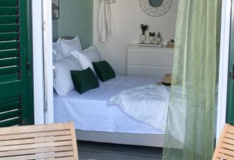 Villa Marinesa allows 18 year olds to book a room