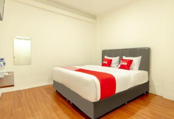 Super OYO 1457 Tmj Guest House allows 18 year olds to book a room