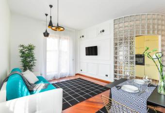 Santa Chiara Apartment by MyHomeInComo allows 18 year olds to book a room