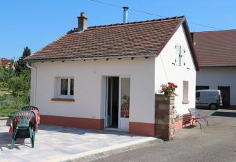 G  te chez Claude & Jacqueline allows 18 year olds to book a room