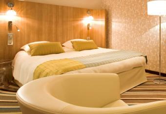 Mercure Angers Centre de Congr  s allows 18 year olds to book a room