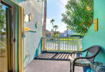 Puente Vista has Balcony rooms