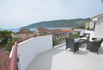 Apartments Mianiko has Balcony rooms