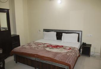 DIAMOND PALACE has Balcony rooms