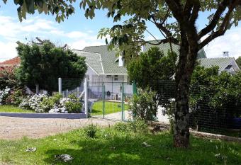 Apartamento funcional, com ar condicionado, vistas para as serras pertinho de Gramado. has Balcony rooms