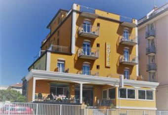 Bike Hotel Berenice Rimini Mare & Beach allows 18 year olds to book a room