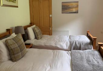 Alt-An Ensuite self catering apartment with twin bedroom has Balcony rooms