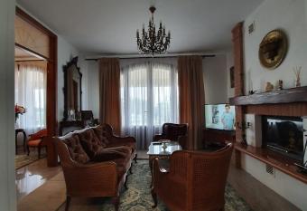 Agriturismo Eva has rooms with a private hot tub