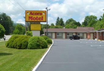 Acorn Motel - Black Mountain has Smoking rooms