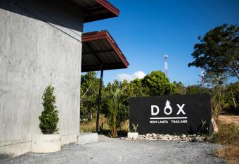 DOX Ko Lanta has Balcony rooms