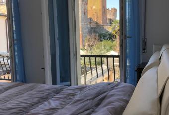 Castello Centro Storico allows 18 year olds to book a room