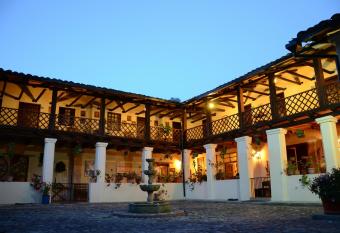 Hacienda San Isidro De Iltaqui has Balcony rooms