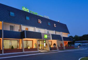 ibis Styles Parc des Expositions de Villepinte allows 18 year olds to book a room