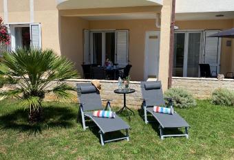 Apartment Green Garden allows 18 year olds to book a room