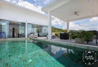 Azur Luxurious Villa 4 BR Ocean View has Balcony rooms