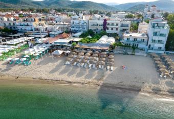 Piatsa Michalis allows 18 year olds to book a room