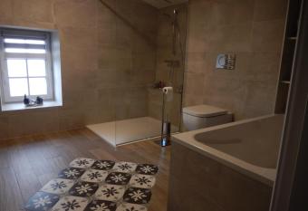 Au doux repos allows 18 year olds to book a room