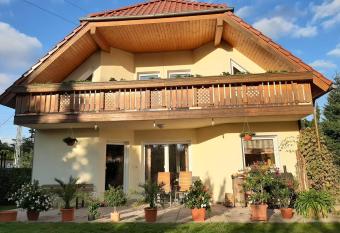 FeWo Hohen Neuendorf bei Berlin mit Sauna und Fu  -SPA has Balcony rooms