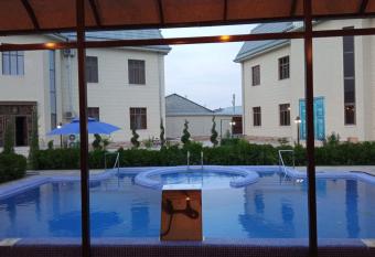 Villa Oasis has Balcony rooms