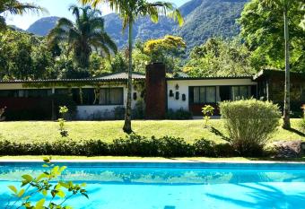 Pinheiros do Rocio allows 18 year olds to book a room